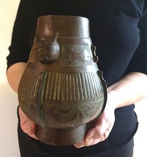 Ancien vase chinois en bronze