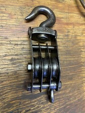 Ancienne  poulie à 3 réas