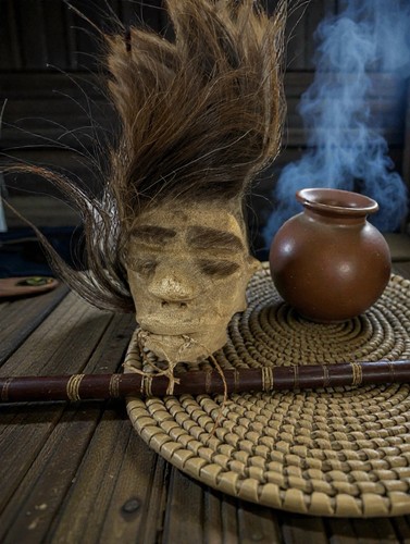 Dark haired with chonta spines - dark,