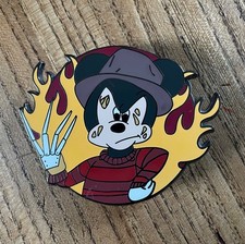 Rare pin's émaillé Halloween Mickey Freddy Krueger 7x6 cm état neuf