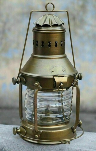 Ancienne lampe pétrole - à,