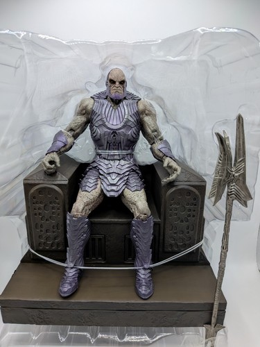 Darkseid avec trône méga