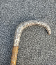 Canne ancienne avec pommeau en