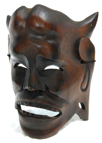 Masque démoniaque japonais