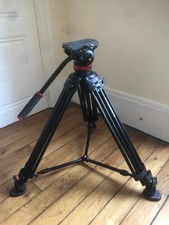 Trépied Manfrotto 546B et tête fluide mvh502AH avec bol de mise à niveau