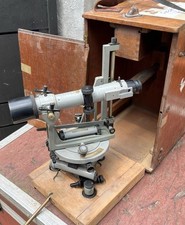 Tachéomètre autoréducteur