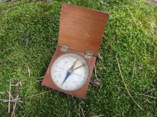 OLD TRAVEL COMPASS / TRAVEL COMPASS NAVIGATION 19TH CENTURY WOOD BEG