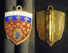 INSIGNE MILITAIRE –