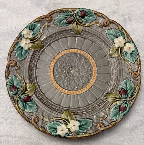 Rare assiette barbotine - ,
