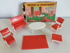 Meubles de poupée anciens