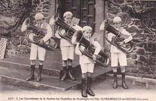 SAINT-FRAIMBAULT-DE-PRIERES 3 double basses of the band SAINT-GEORGES-DE-L'ISLE