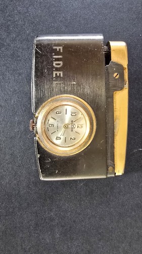 Ancien briquet gaz avec - à,