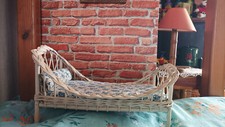 Ancien petit lit pour poupée