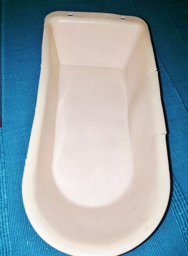 Ancienne petite baignoire - petite,
