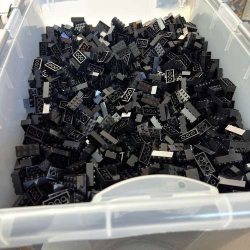 Black 2x4 bricks - 2x4,