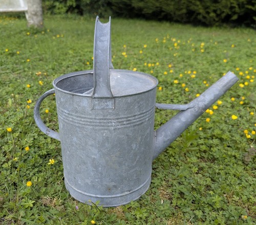 Arrosoir rond ancien zinc - arrosoir, en