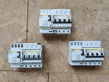 Disjoncteur trétrapolaire