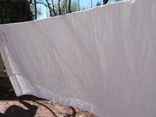 un grand drap en métis blanc