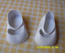 1 PAIR OF WHITE PLASTIC DOLL SHOES 6.8CM/4.2CM NEW 6DISP