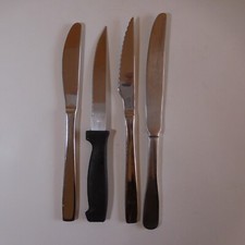 4 Kitchen Table Knives Metal Stainless Steel STAINLESS Plastic Art Deco Design N7166