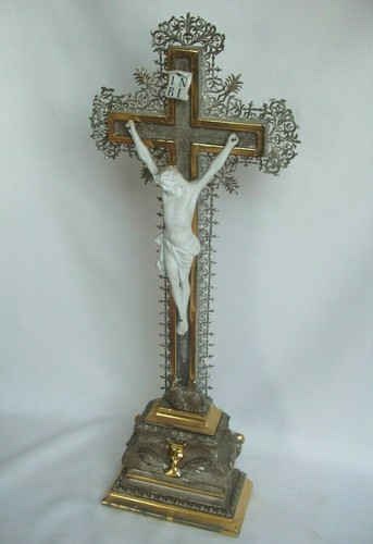 Superbe crucifix dorure - à,