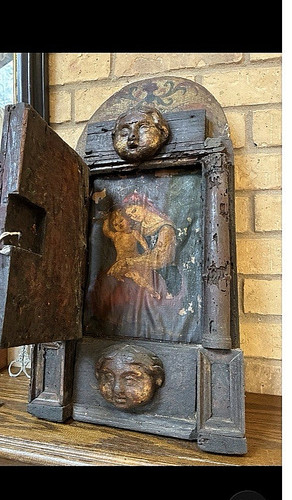 Antique 16th carved wood - c,