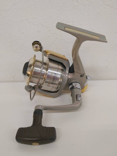 Daiwa emblem 2500ia old - emblem,