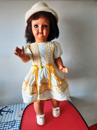 Belle poupée ancienne - belle,