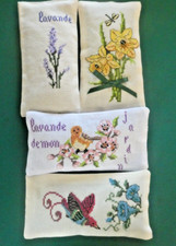 LOT DE 4 COUSSINS DE  LAVANDE BRODES MAINS POUR PARFUMER VOS ARMOIRES   (M363)