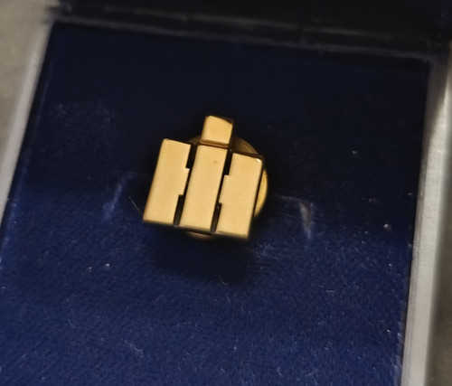Ancien pin boutonniere ih - ancien, pin's