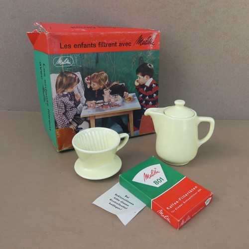 Ancien jouet cafetière - , +
