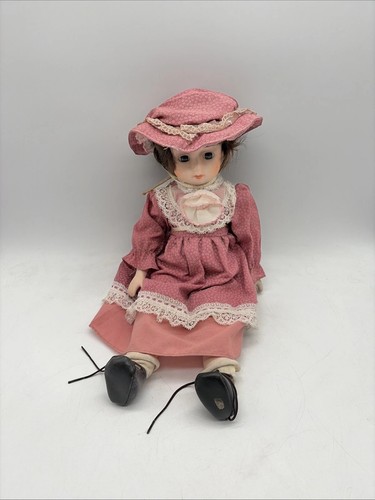 Poupée porcelaine 30cm - poupée,