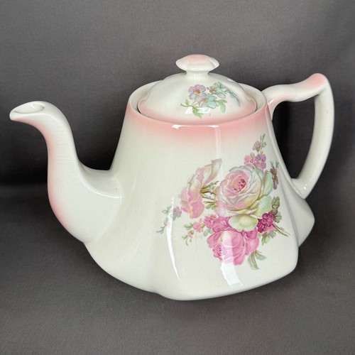 Ancienne théière décorative