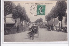 SILVER ON SAULDRE: school car on avenue de la gare - coupling to