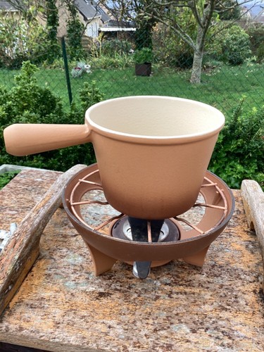 Service fondue creuset - à, le