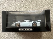MINICHAMPS Porsche 911 GT1