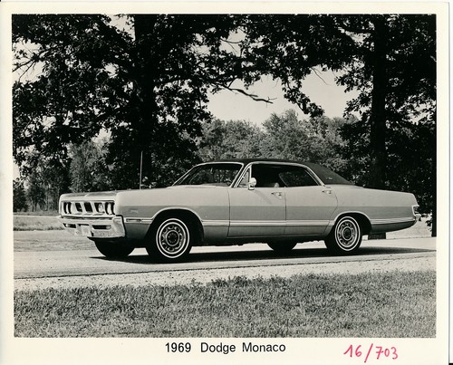 Automobile usa dodge monaco - usa,