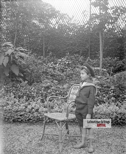 Jeune garçon costume de - jeune,