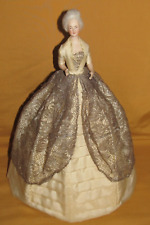 Demi figurine habillée