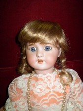Q1.ANTIQUE PORCELAIN DOLL WIG. VENETIAN BLONDE. HEAD TOWER 31 CM