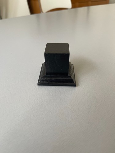 Socle bois noir - en,