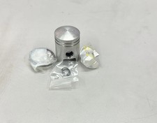 Piston Avec Poupée Et