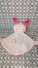 Doudou lapin plat rose brodé