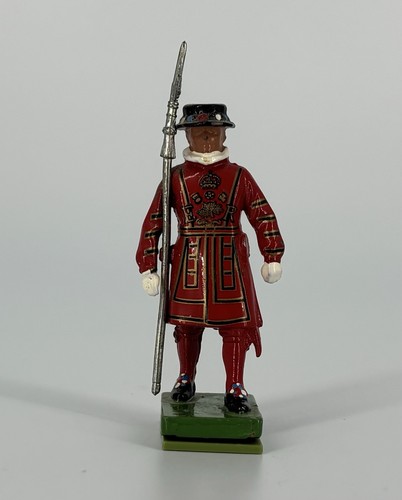 Queen guard painted pewter - guard,