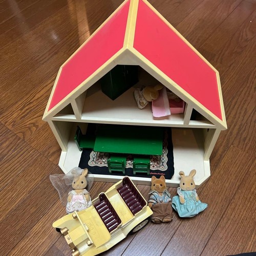 Sylvanian families red roof - red,