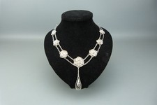 Superbe collier en argent, Art