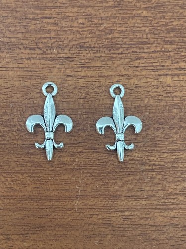 Pendentifs fleurs lys - pendentifs,