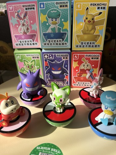Pokemon sitting figurines - -,