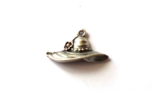 Breloque chapeau argente - breloque,