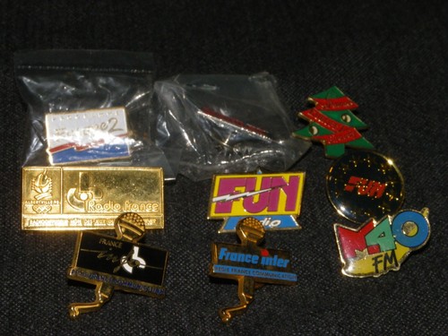Lot pin vintage radio - lot,